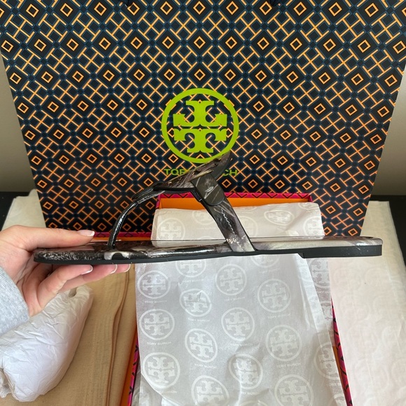 Tory Burch Miller Printed Patent Sandal Cat Portrait Size 9 - Picture 9 of 11